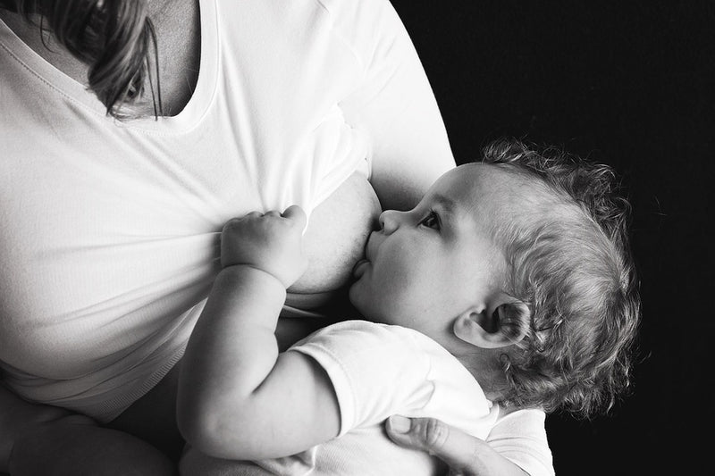 Breastfeeding vs. bottle-feeding (HiPP organic baby formula)